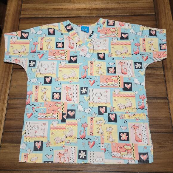 Cats & Hearts Scrub Top (High Quality Basic Scrubs) - Size Small - Picture 1 of 4
